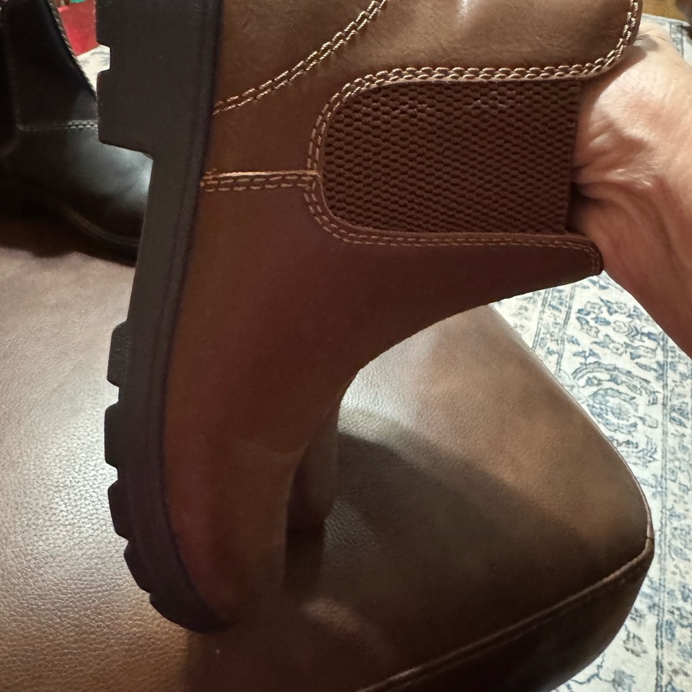 Eastland Women's Brown Ankle Boots - Picture 4 of 6